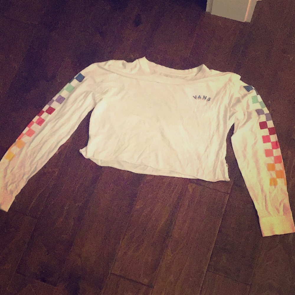 . ° checkered crop top.